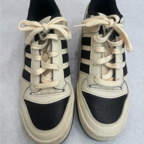 EUC Adidas FORUM LOW CL SHOES Black and Cream Size 7.5 - Picture 4 of 8